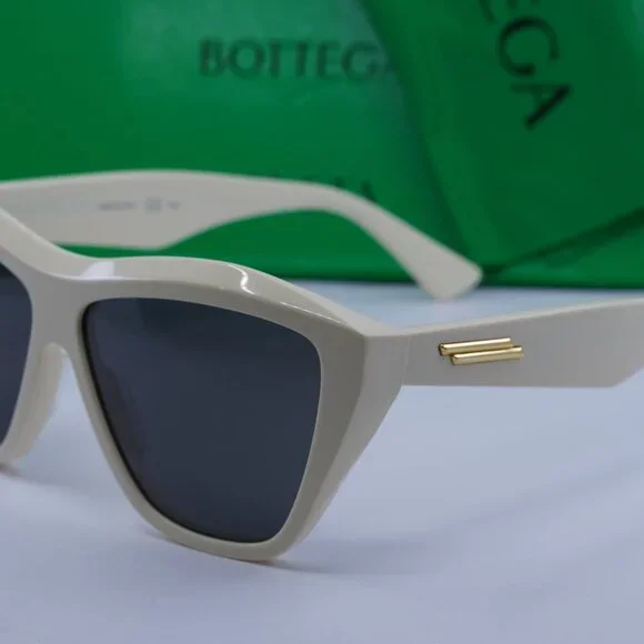 Bottega Veneta BV1092S 003 Cat Eye Sunglasses - Ivory\Grey display picture 3